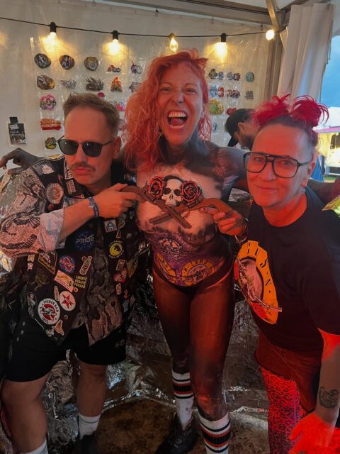 Vorbereitung zum größten und längstens Rockkonzert des Jahres. 
Auch am Stand war wieder die ganze Dosis: Guns  n Roses!
Danke auch an @eve_champagne für deinen Besuch!
Der Donnerstag mit euch allen war wieder ein weiteres Highlight!
#wacken #gunsnroses #ganzedosis #woa #festival #wackenopenair #party